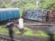 Mumbai-Pune Railway | मुंबई-पुणे मार्गावर मालगाडी घसरल्याने वाहतुकीचा खोळंबा, अनेक गाड्या रद्द