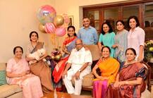 कुटुंबासोबत खासदार सुप्रिया सुळे यांचा 50 वा वाढदिवस साजरा