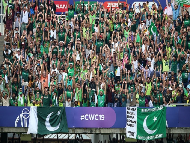world cup 2019, Team India lose against England pakistani fans reaction on social media World cup 2019 | भारताच्या पराभवामुळे पाकिस्तानी फॅन्स भडकले