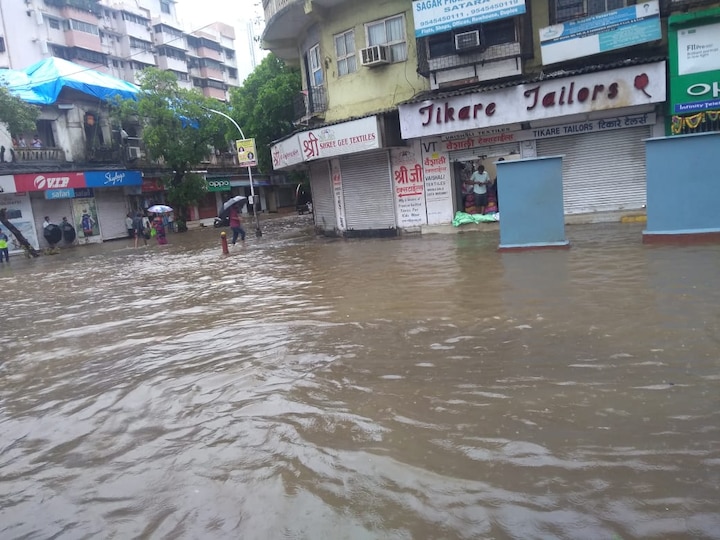 दरवर्षीप्रमाणे यंदाही हिंदमातमध्ये पाणी साचण्याची परंपरा कायम राहिली आहे.