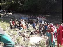 जम्मू काश्मीरमध्ये बस दरीत कोसळून 33 जणांचा मृत्यू