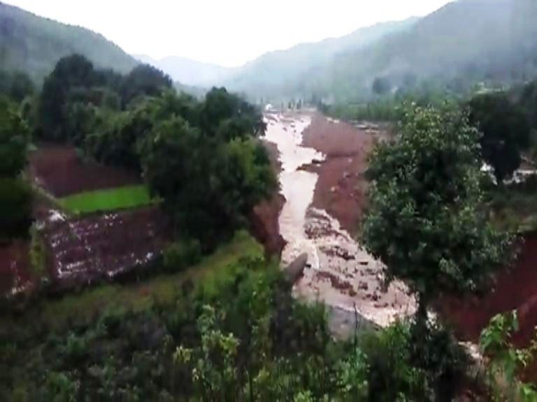 Tiware Dam Breached | शिवसेना आमदारच तिवरे धरणाचे ठेकेदार असल्याने त्यांच्यावर गुन्हा दाखल करा : विजय वडेट्टीवार