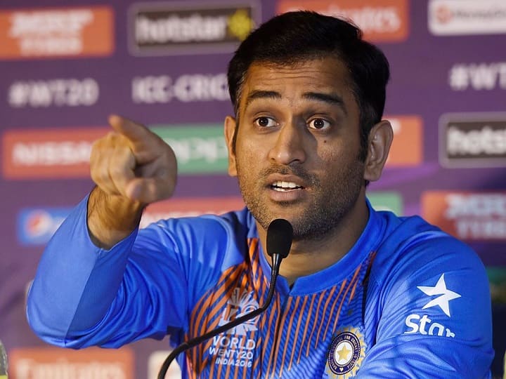 बॅटिंग आणि विकेटकीपिंगप्रमाणे निवृत्त कधी व्हायचं हेसुद्धा मला कळतं - एमएस धोनी Like batting and wicket keeping I know the right time for retirement - MS Dhoni बॅटिंग आणि विकेटकीपिंगप्रमाणे निवृत्त कधी व्हायचं हेसुद्धा मला कळतं - एमएस धोनी