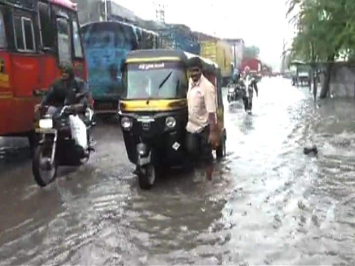 Rain update - heavy rain is back in Mumbai and suburbs, traffic due to jogeshwari truck accident मुंबई आणि उपनगरात पुन्हा पावसाचे आगमन, वाहतूक खोळंबली, आणखी जोरदार पावसाचा अंदाज