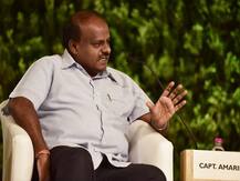 कर्नाटकात जेडीएस-काँग्रेस सरकारला धक्का, 11 आमदारांचा राजीनामा