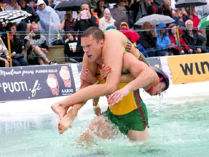 Lithuanian couple won world wife-carrying championship title second time in row पत्नीला उचलून नेण्याची जागतिक शर्यत, विजेत्या जोडप्याला पत्नीच्या वजनाइतकी बिअर