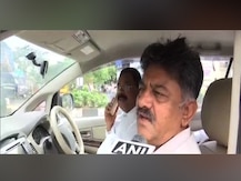 कर्नाटकातील बंडखोर आमदारांच्या मनधरणीसाठी काँग्रेस नेते डीके शिवकुमार मुंबईत तर शिवकुमारांना हॉटेलबाहेरच थांबवा, बंडखोरांची मागणी