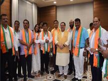 काँग्रेसमधून फुटलेले 10 आमदार भाजपमध्ये, चौघं मंत्रिपदाची शपथ घेणार