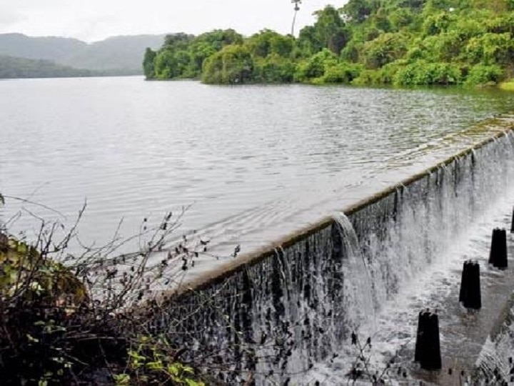 tulsi lake supplying water to mumbai overflows after heavy in lake area  मुंबईला पाणीपुरवठा करणारा तुळसी तलाव काठोकाठ भरला