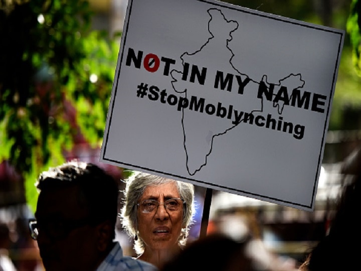 up government will make strong law against mob lynching latest update Mob Lynching | उत्तर प्रदेश सरकार मॉब लिंचिंगविरोधात कडक कायदा आणण्याच्या तयारीत