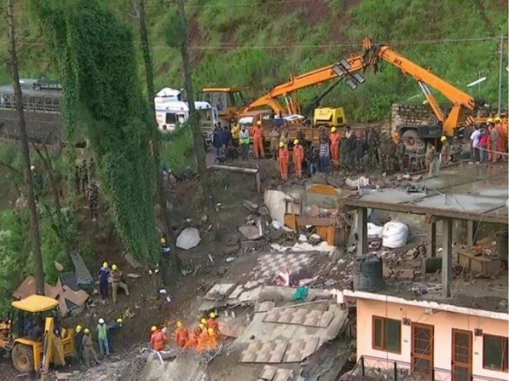 building collapsed in himachal-pradesh 7 dead including 6 soldiers many rescued latest update हिमाचल प्रदेशमध्ये चार मजली इमारत कोसळली, सहा जवानांसह सात जणांचा मृत्यू