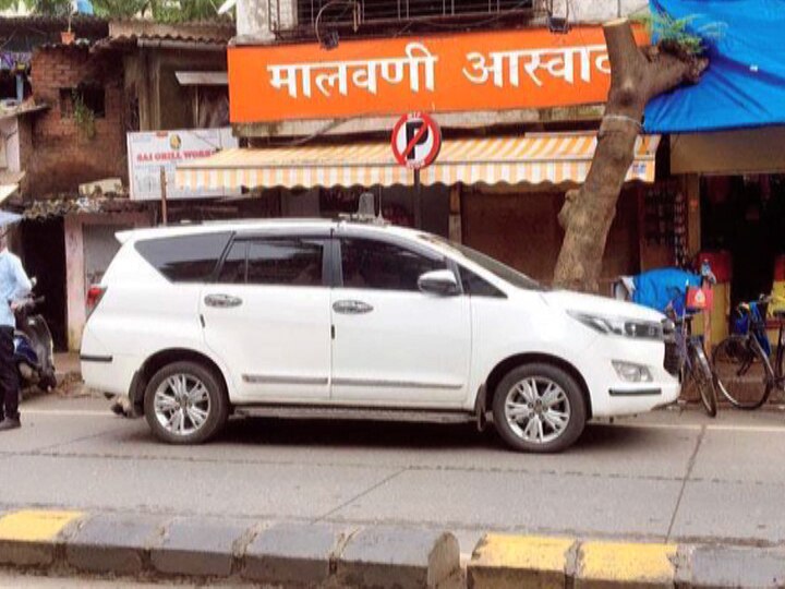 Mumbai mayors car parked in no parking zone, will he be penalized खुद्द महापौरांचीच गाडी नो पार्किंग झोनमध्ये, महाडेश्वरांना दंड ठोठावणार?