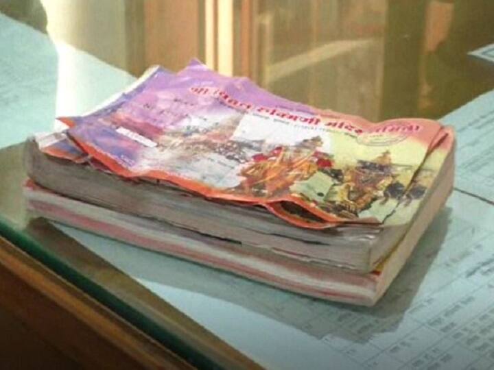 Vitthal rukmini committee workers suspended pandharpur latest update विठ्ठल-रुक्मिणी मंदिरात जुन्या पावती पुस्तकाद्वारे भाविकांची लूट, एका कर्मचाऱ्याचं निलंबन