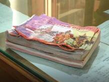 विठ्ठल-रुक्मिणी मंदिरात जुन्या पावती पुस्तकाद्वारे भाविकांची लूट, एका कर्मचाऱ्याचं निलंबन