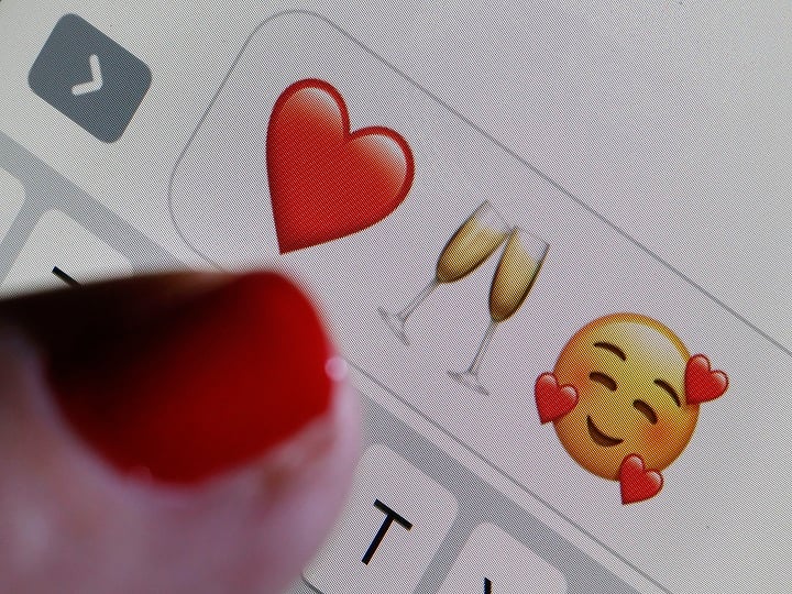 #WorldEmojiDay : सर्वाधिक वापरले जाणारे इमोजी कोणते? World Emoji Day 2019 - Which are the most used emoticons #WorldEmojiDay : सर्वाधिक वापरले जाणारे इमोजी कोणते?