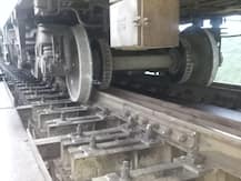 मुंबई-नाशिक रेल्वे वाहतूक विस्कळीत, कसारा घाटात एक्सप्रेसचा डबा रुळावरुन घसरला