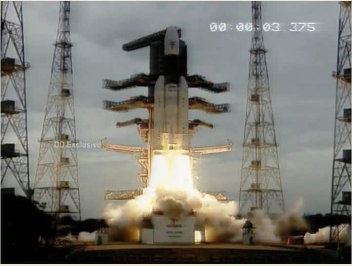 Chandrayaan2 -India successfully launches its second Moon Mission Chandrayaan 2 | भारताची ऐतिहासिक भरारी, 'चांद्रयान-2'चं प्रक्षेपण