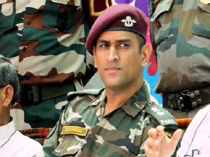 MS Dhoni request to train with the Indian army has been approved by chief धोनीची विनंती सैन्याकडून मान्य, जम्मू काश्मीरमध्ये दोन महिने प्रशिक्षण घेणार!