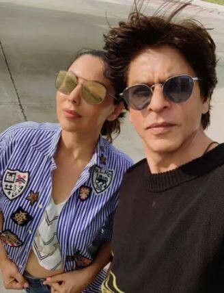 आपली पत्नी गौरी बरोबरचा सेल्फी शाहरुख खानने शेअर केला आहे. (फोटो: शाहरुख खान इस्टाग्राम)