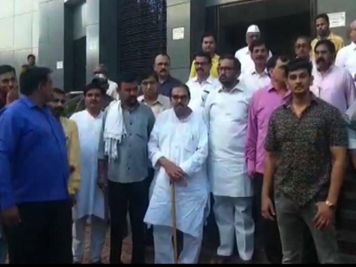 Former minister Hemant Deshmukh arrested in Dondai household scam case घरकुल गैरव्यवहार प्रकरणी माजी मंत्री डॉ. हेमंत देशमुख पोलिसांच्या ताब्यात