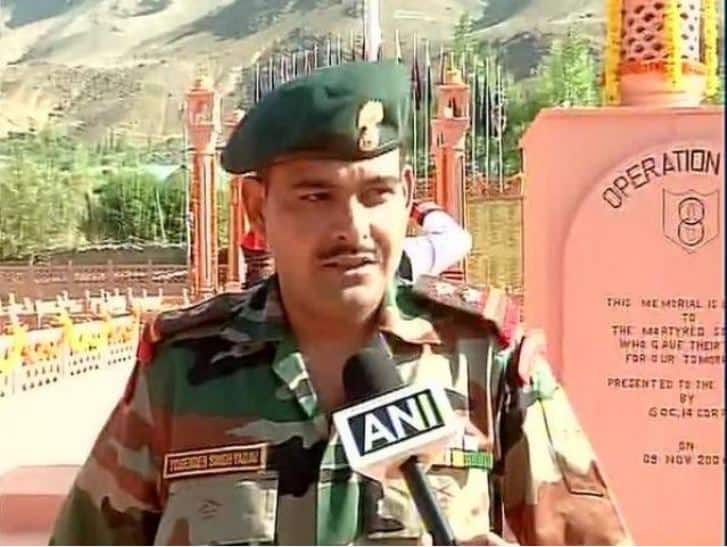 Kargil Vijay Diwas | अंगावर 15 गोळ्या लागूनही शत्रूशी लढलेले परमवीर चक्र विजेते योगेंद्रसिंह यादव यांची शौर्यगाथा Kargil Vijay Diwas, yogendra singh yadav paramvirchakra full story Kargil Vijay Diwas | अंगावर 15 गोळ्या लागूनही शत्रूशी लढलेले परमवीर चक्र विजेते योगेंद्रसिंह यादव यांची शौर्यगाथा