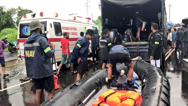 एनडीआरएफसोबत नेव्हीची टीमही घटनास्थळी दाखल झाली होती. 