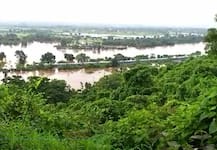 PHOTO : वांगणीजवळ महालक्ष्मी एक्स्प्रेसमध्ये अडकलेल्या सर्व प्रवाशांची सुखरुप सुटका