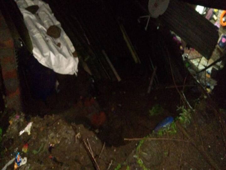 Land sliding in kalwa, two dead and one injoured thane ठाण्यातील कळवा परिसरात घरांवर दरड कोसळली, एकाच कुटुंबातील दोघांचा मृत्यू, एक जखमी