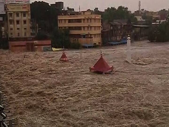 अतिवृष्टीच्या शक्यतेमुळे मुंबई, ठाणे, नवी मुंबई, पुणे, नाशिक, रायगड, रत्नागिरी जिल्ह्यातील शाळांना सोमवारी सुट्टी जाहीर Due to heavy rains schools in Thane, Pune, Nashik district have been declared holiday on Monday अतिवृष्टीच्या शक्यतेमुळे मुंबई, ठाणे, नवी मुंबई, पुणे, नाशिक, रायगड, रत्नागिरी जिल्ह्यातील शाळांना सोमवारी सुट्टी जाहीर