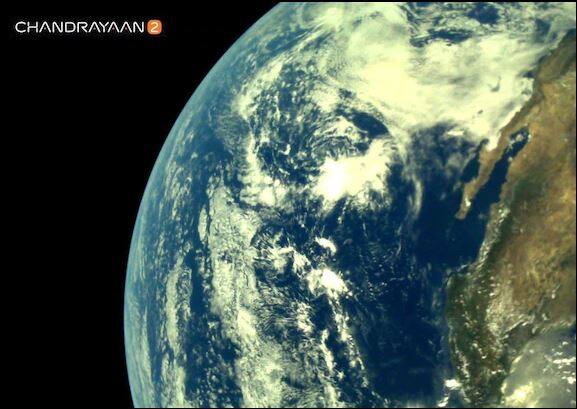  चांद्रयान-2 सप्टेंबरच्या पहिल्या आठवड्यात चंद्रावर उतरण्याची शक्यता आहे. या मोहिमेत चंद्रावरील अनेक गुपितं उलगडणार आहेत. 