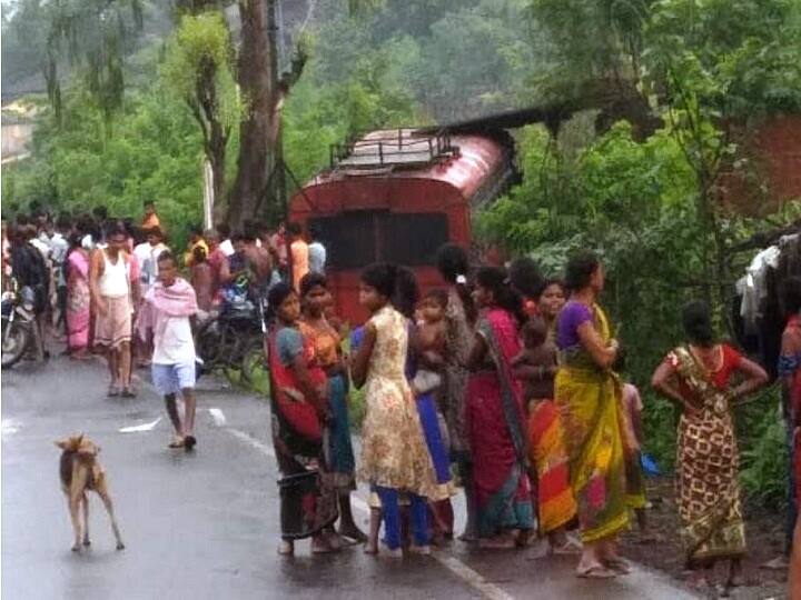 पालघरमध्ये एसटीला अपघात, 50 विद्यार्थी आणि 14 कामगार जखमी 50 students and 14 workers injured in ST bus accident in Palghar पालघरमध्ये एसटीला अपघात, 50 विद्यार्थी आणि 14 कामगार जखमी