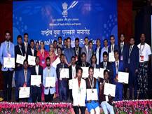 महाराष्ट्राच्या दोन युवकांचा राष्ट्रीय युवा पुरस्काराने सन्मान