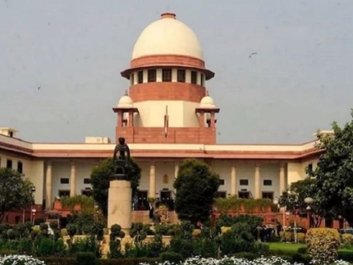 petitions against article 370 - Supreme court hearing adjourned अर्धा तास वाचल्यानंतरही याचिका समजली नाही, सुप्रीम कोर्टाने वकिलांना झापलं