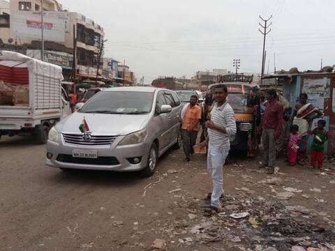परिवहन मंत्र्यांच्या ताफ्याला रिक्षांचा अडथळा, जवळपास 500 रिक्षांवर कारवाई परिवहन मंत्र्यांच्या ताफ्याला रिक्षांचा अडथळा, जवळपास 500 रिक्षांवर कारवाई
