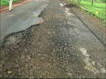 साडेपाच कोटींच्या रस्त्याची अवघ्या शंभर दिवसात चाळण