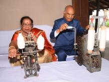 राष्ट्रपतींनी सेवाग्रामच्या बापू कुटीत घालवला वेळ, सूत कताई, वृक्षारोपण करुन खादीची खरेदी केली