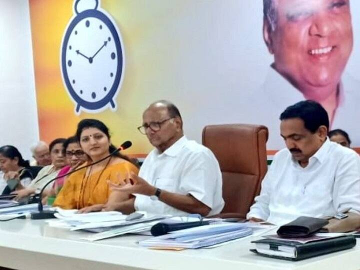 कावळ्यांची नाही तर मावळ्यांची चिंता करावी : शरद पवार Sharad Pawar on who entering BJP and left NCP also allegation on CM Fadnavis कावळ्यांची नाही तर मावळ्यांची चिंता करावी : शरद पवार