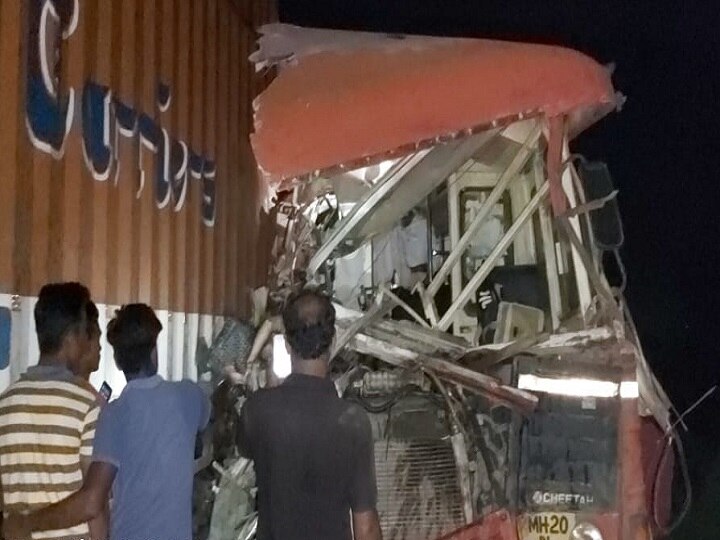 accident between ST bus and truck, 13 people killed in Dhule धुळ्यात एसटी आणि ट्रकचा भीषण अपघात, 15 जणांचा मृत्यू