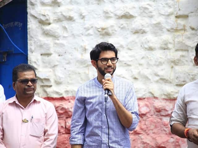 पूरग्रस्त शेतकऱ्यांना सरसकट कर्जमाफी आणि पूरग्रस्तांना मदत वाढवून द्यावी, आदित्य ठाकरेंची मागणी