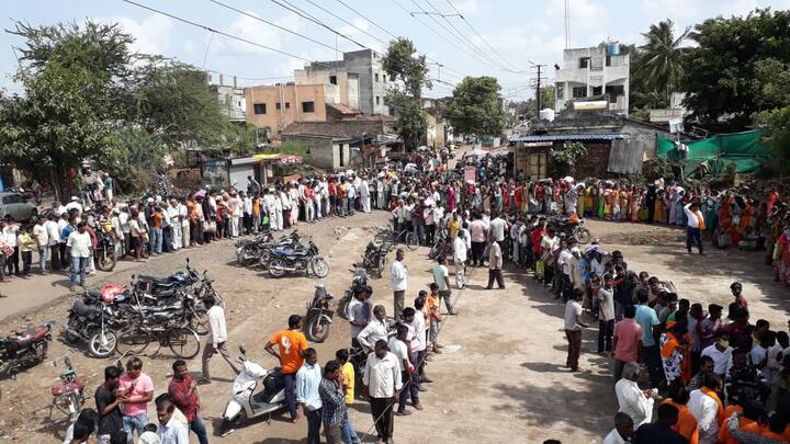 या भागाला पुराचा फटका सर्वाधिक पोहोचला. पुराचं पाणी ओसरुन दोन दिवस झाले तरी मदत पोहोचली नव्हती. 