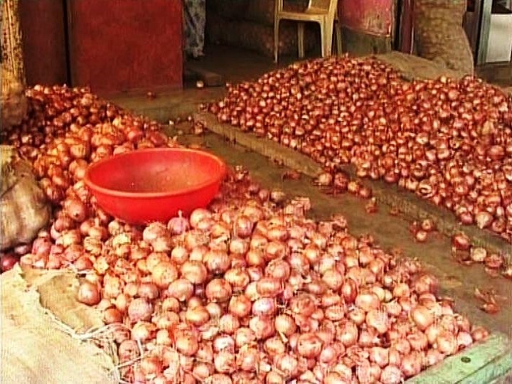 Onion price hike in Navi Mumbai APMC market कांदा रडवणार! किरकोळ बाजारात दर साठीपार
