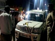 सोलापुरात खासदार सुप्रिया सुळेंच्या ताफ्यातील गाड्यांवर पोलिसांची कारवाई