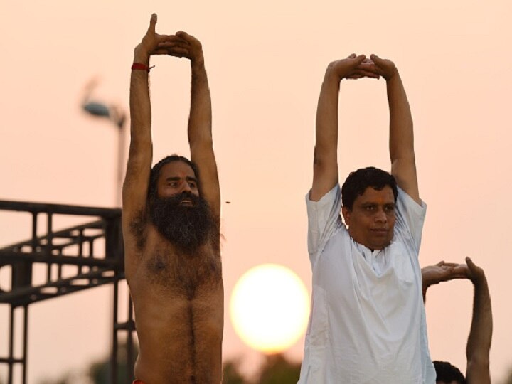 Baba Ramdev rais question mark on Patanjali Ceo Acharya Balkrishna health issue पतंजलीचे सीईओ आचार्य बालकृष्ण यांना आजार की घातपात? रामदेवबाबांची शंका