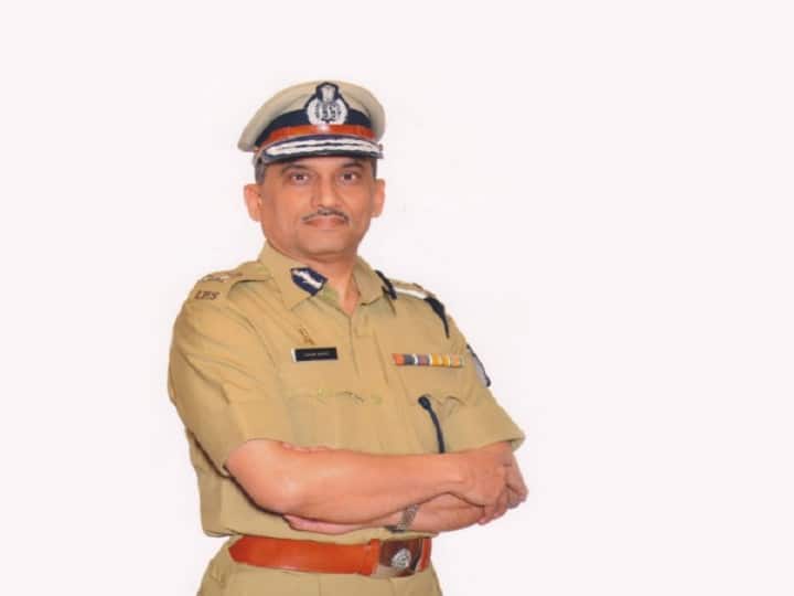 घरखरेदी व्यवहाराबाबत पोलीस आयुक्त बर्वेंकडून दबाव आणि धमक्या आल्याचा आरोप, हायकोर्टात याचिका Petition at HC against Mumbai CP Sanjay Barve n his wife घरखरेदी व्यवहाराबाबत पोलीस आयुक्त बर्वेंकडून दबाव आणि धमक्या आल्याचा आरोप, हायकोर्टात याचिका