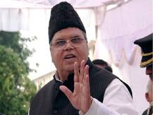 \'लोक यांना बुटांनी मारतील\', राहुल गांधींवर टीका करताना जम्मू-काश्मीरच्या राज्यपालांची जीभ घसरली!