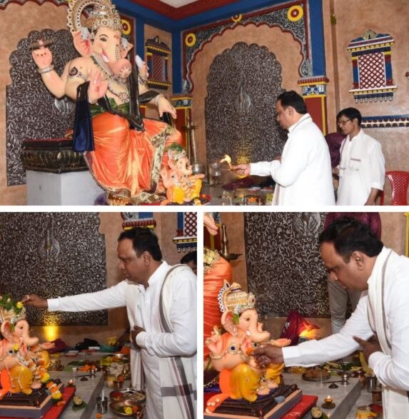 शालेय शिक्षण मंत्री आशिष शेलार यांनी वांद्रे मंडळाच्या गणेशाची पूजा केली.