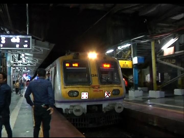 Mumbai Rains - Mumbai Local Train services are running normal on all four lines मुंबईकरांसाठी सुखद बातमी! तिन्ही मार्गावरील लोकलसेवा सुरळीत