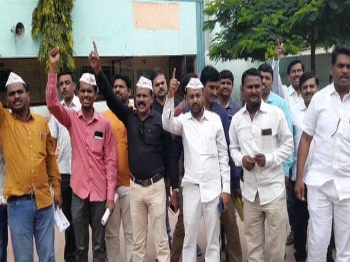 Teachers statewide agitation against pending demands राज्यातील शिक्षकांचं आंदोलन; ग्रामीण भागातील शाळा बंद, मुंबईत परिणाम नाही