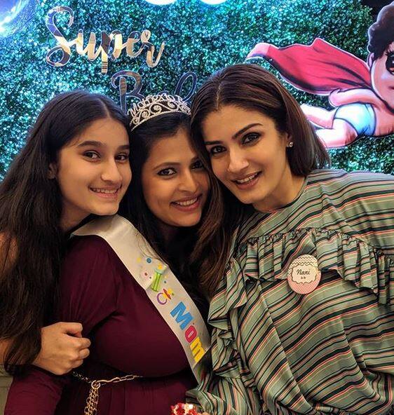 रवीनाच्या लाडक्या लेकीचं बेबी शॉवर अर्थात डोहाळ जेवण नुकतंच पार पाडलं. या सोहळ्याचें फोटो तिने इन्स्टाग्रामवर शेअर केले.