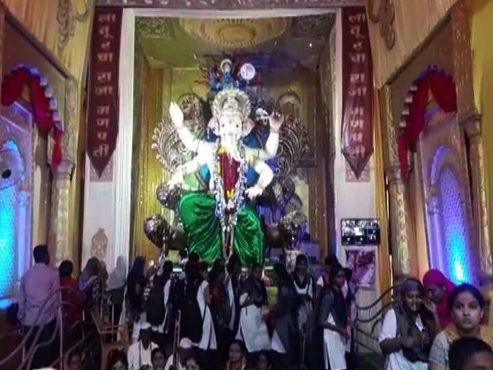 water shortage due to drought affected ganesh visarjan in latur लातूरमध्ये गणेश विसर्जनाला दुष्काळाचा फटका, गणेशमूर्ती विसर्जित न करता दान करण्याचा मंडळांचा निर्णय